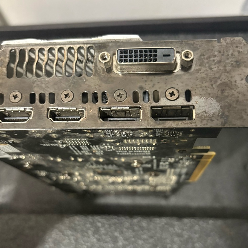 ASUS Dual-Fan White Graphics Card - Picture 4 of 6